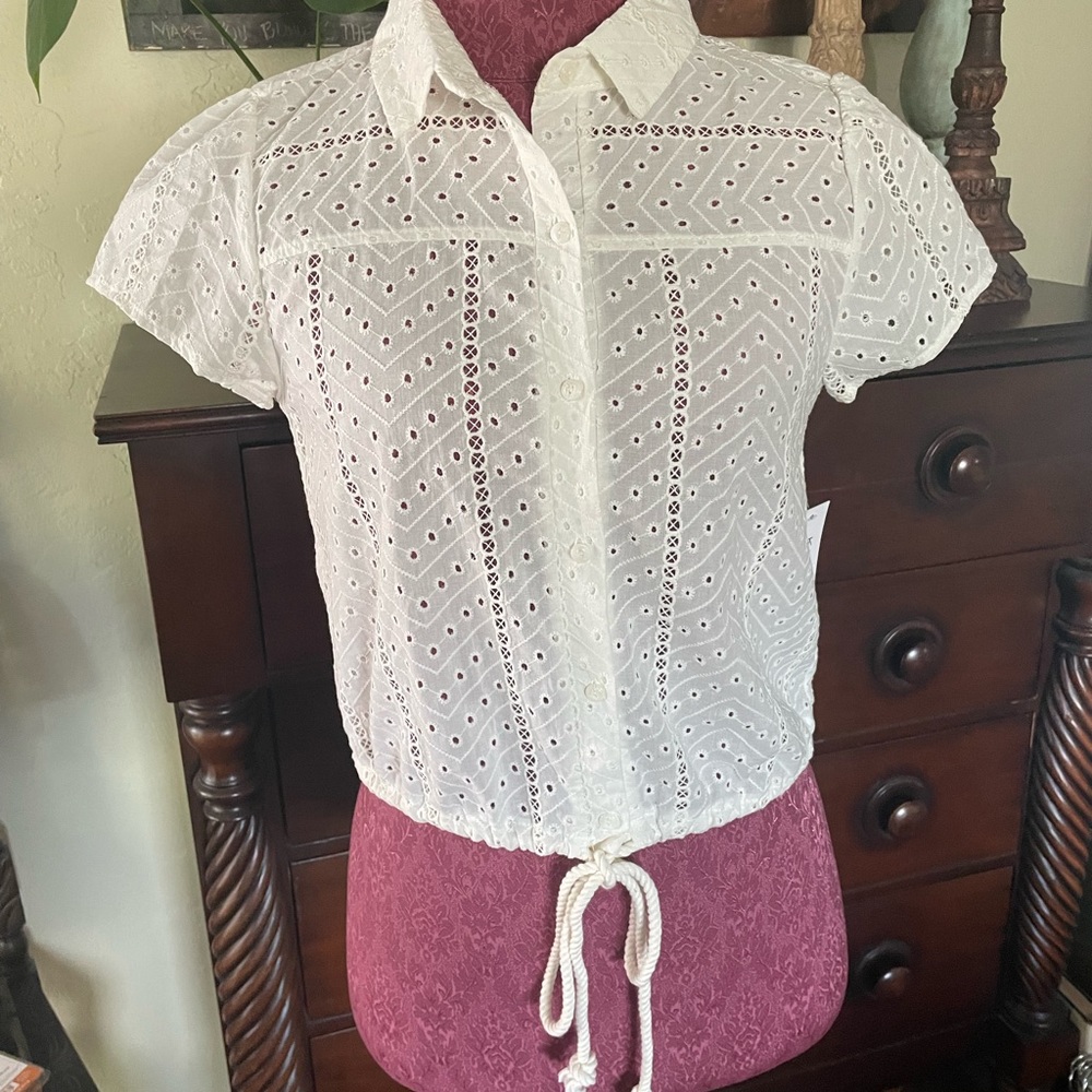 Kiriuos cropped eyelet top